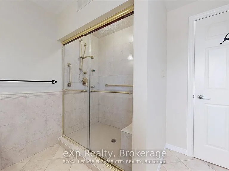 85 William St N #401 — Photo 13