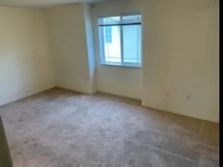 2611 NW Cedar Ave — Photo 11