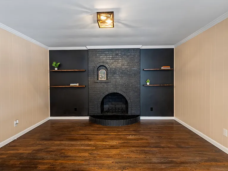 1090 Shalimar Dr — Photo 15