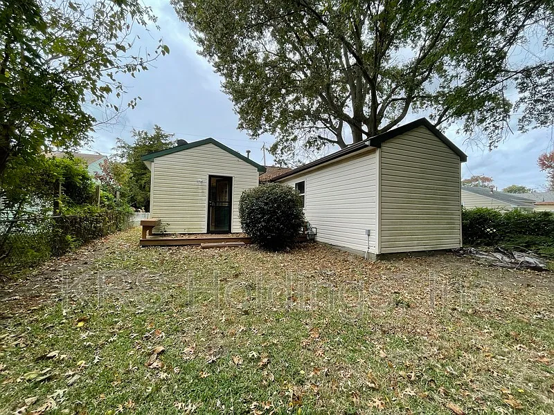 3 bed, 1.0 bath, 800 sqft, $1,400 — Photo 2