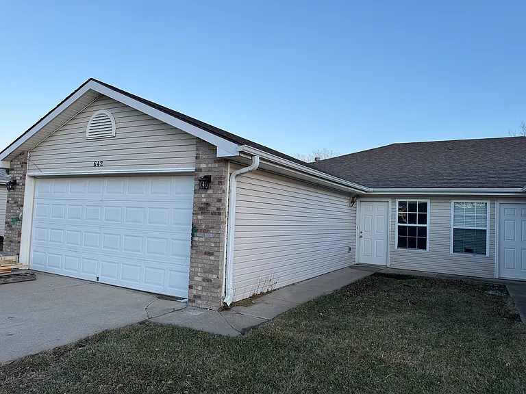 642 Lamont Dr — Photo 1