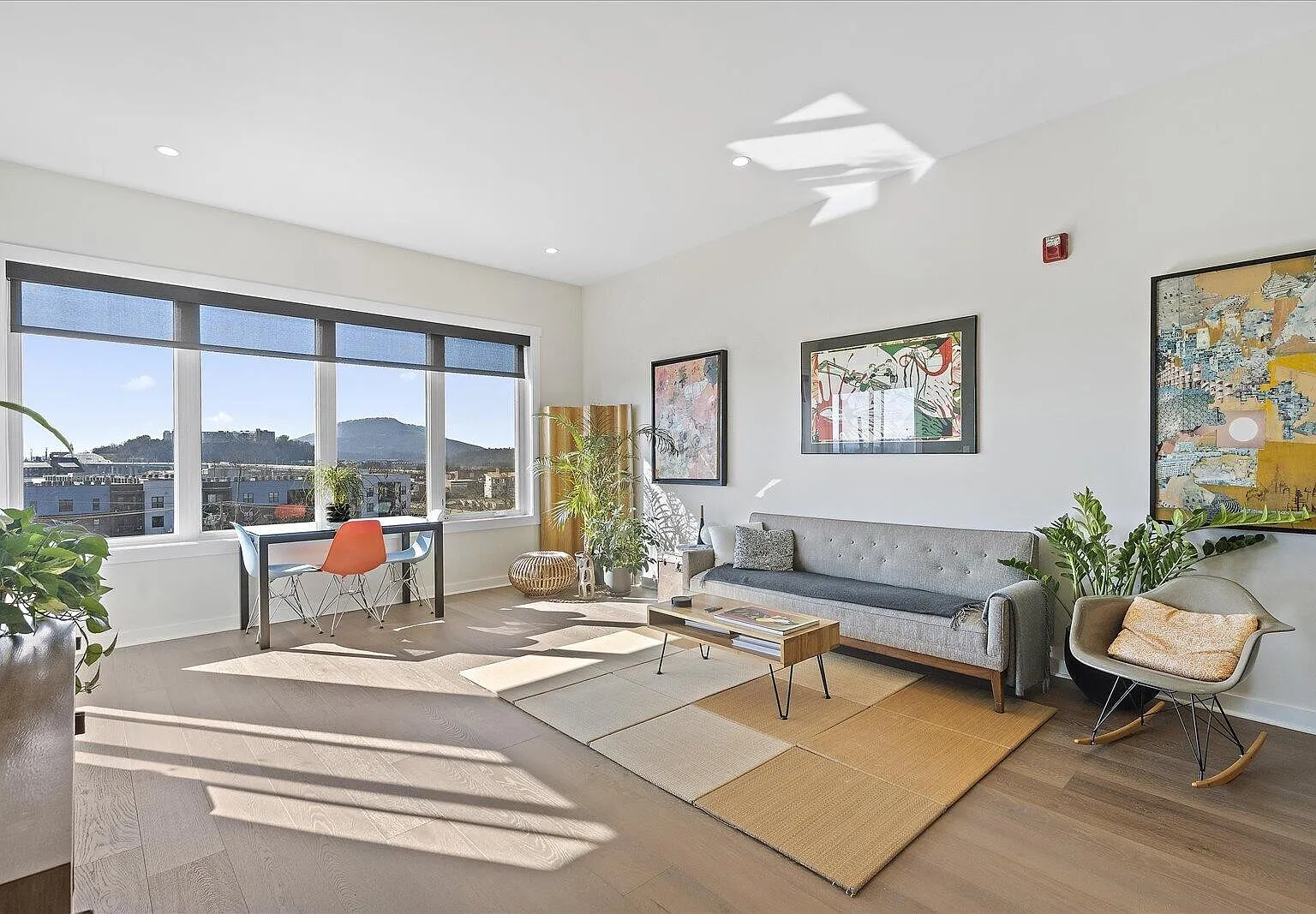 2 bed, 2.0 bath, 1180 sqft, $2,100 — Photo 1