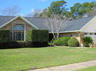 225 Brian Cir, Mary Esther, FL 32569