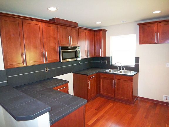 3rd image of 12222B Greenwood Ave N