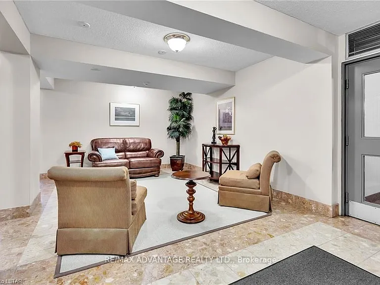1510 Richmond St #405 — Photo 6