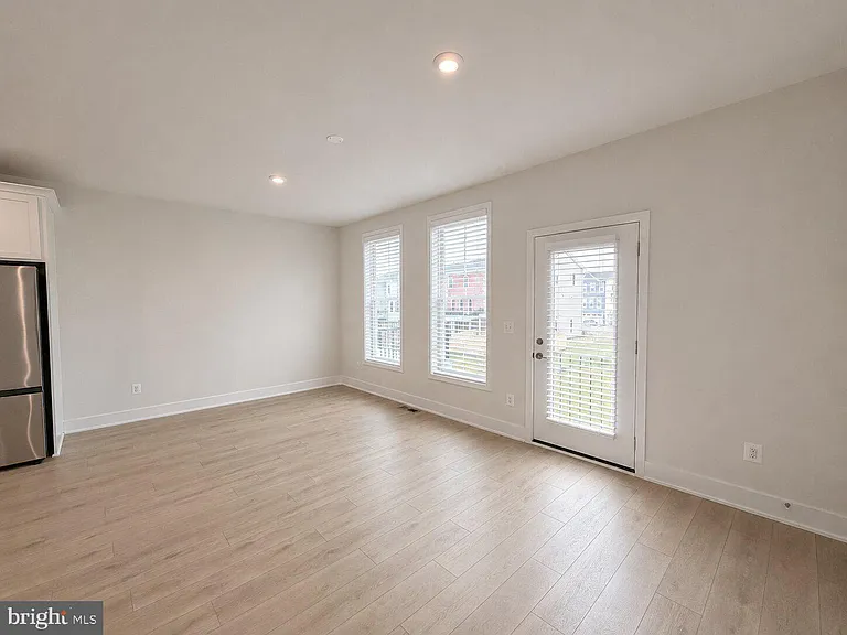 135 Heyford Dr — Photo 20