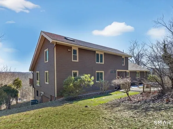 1450 Mount Carmel Avenue, Hamden, CT 06518