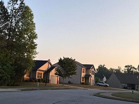 4th image of 165 Ella Dr