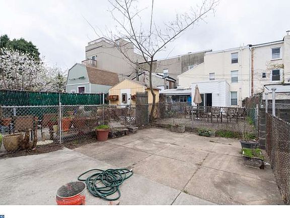 3rd image of 1358 E Columbia Ave