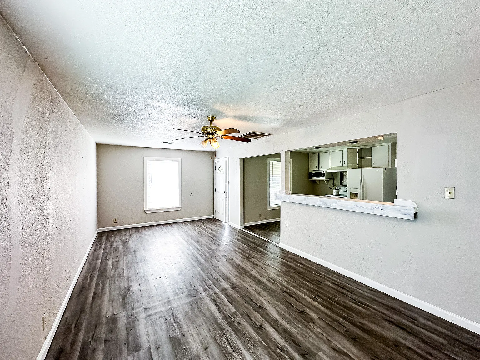 2 bed, 839 sqft, $1,350 — Photo 4