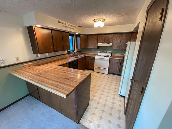 2nd image of 3814 Sweetbriar Ln