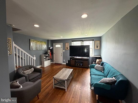 5th image of 240 W Edgevale Rd