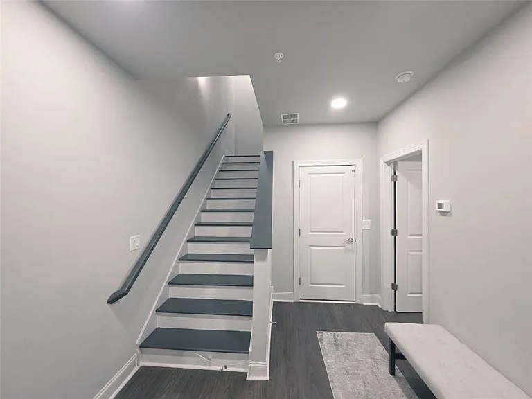 8020 Linfield Way — Photo 21