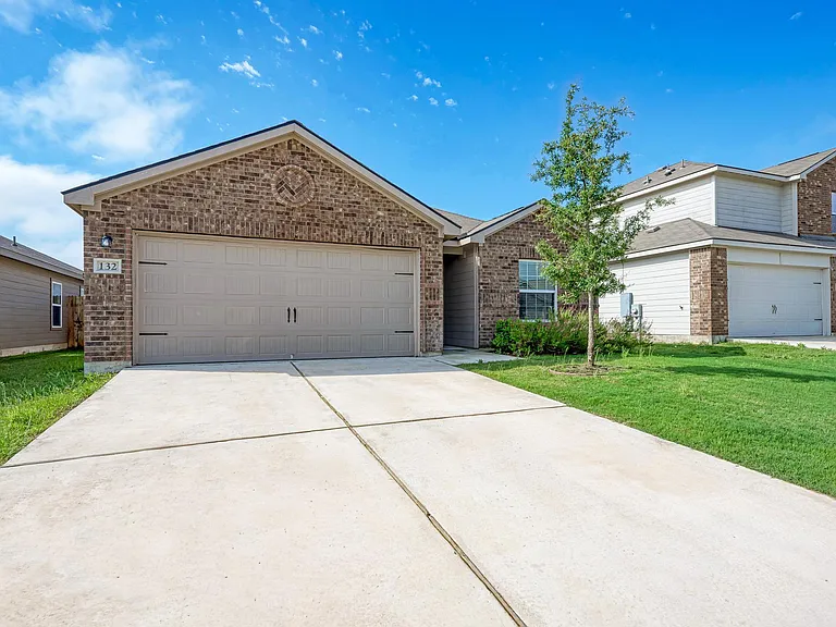 132 Maywood Ln — Photo 2
