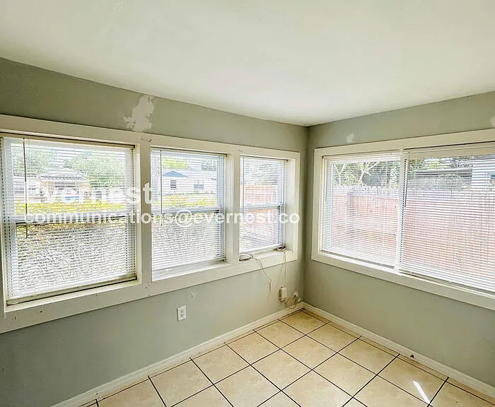 3019 W Meadow St — Photo 14