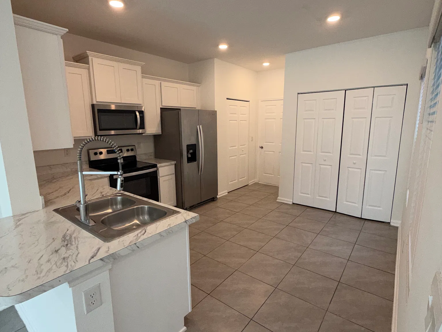 3 bed, 2.5 bath, 1502 sqft, $1,850 — Photo 4