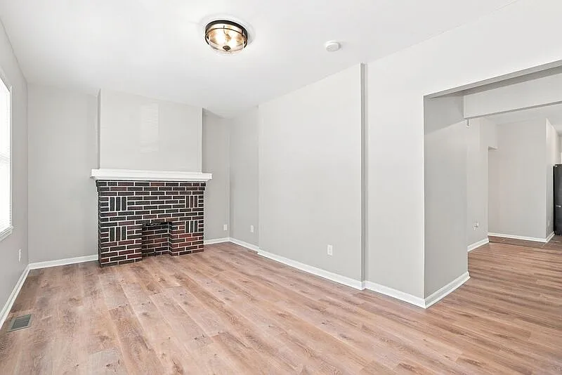 2 bed, 1.0 bath, $1,275 — Photo 4
