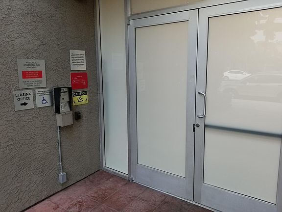 3rd image of 11222 Moorpark St #220