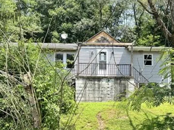 2302 Hunter Rd, Greensburg, PA 15601