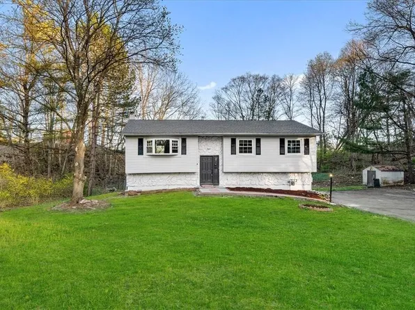18 Boxwood Close, Hopewell Junction, NY 12533