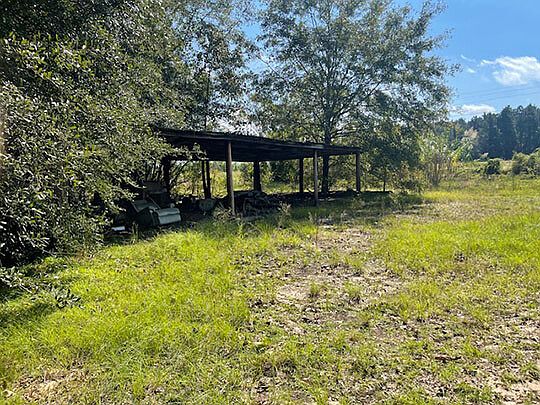 2nd image of 565 Davids Pond Rd