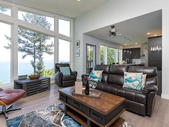 (undisclosed Address), Saanich, BC V8X 3V6