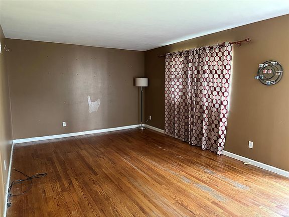 2nd image of 8018 Zellie Ave