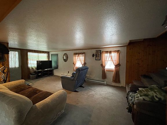 5th image of 570 Carrie St