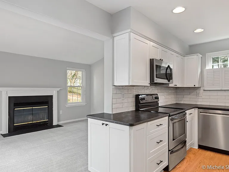 272 Yale Ct — Photo 23