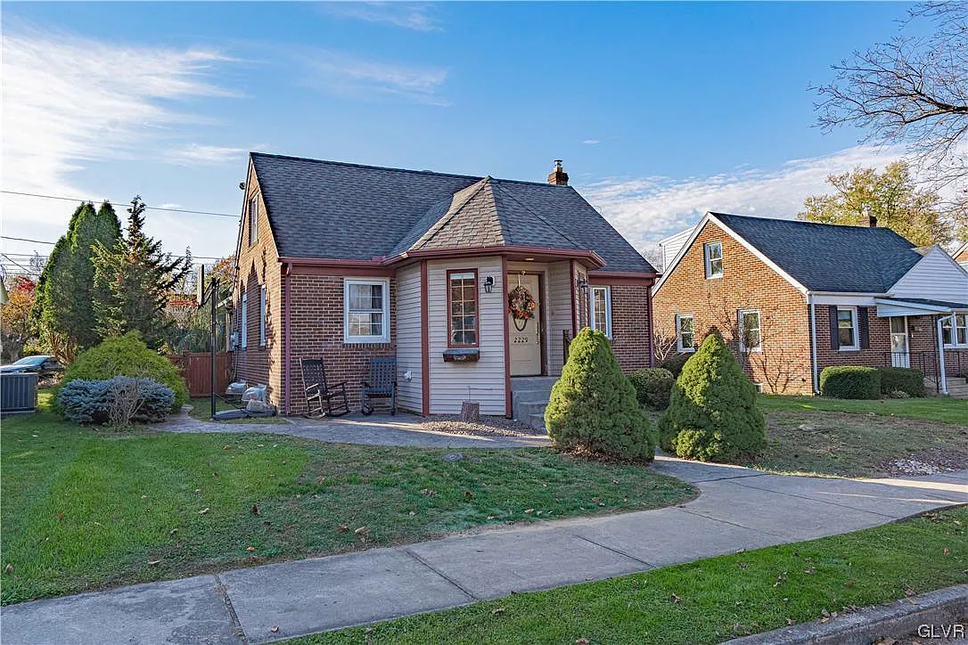 2229 Lincoln St photo 1