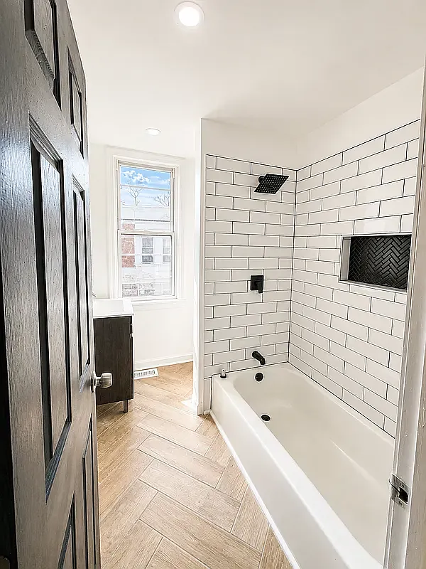3 bed, 980 sqft, $1,850 — Photo 3