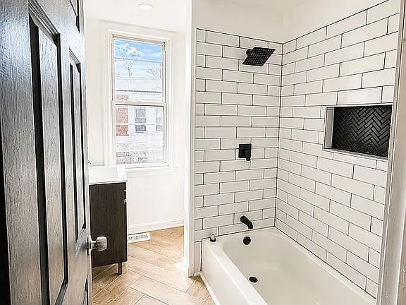 3rd image of 5943 Summer St