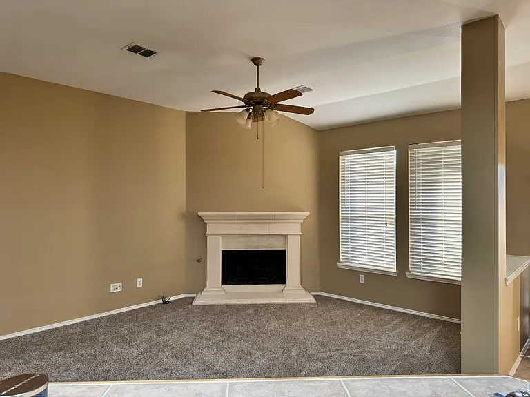 304 Patricia Ln — Photo 10