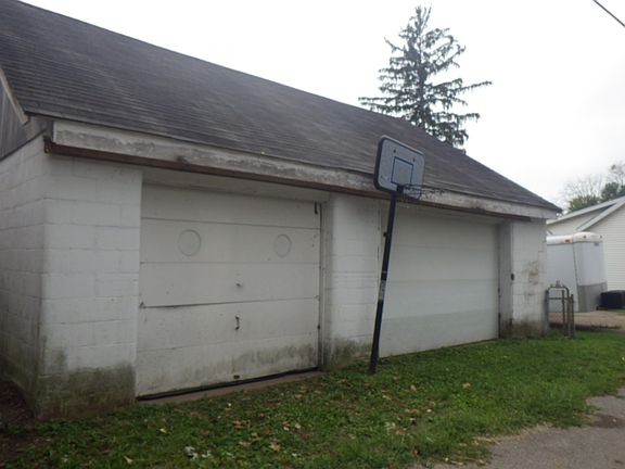 5th image of 511 E Main St