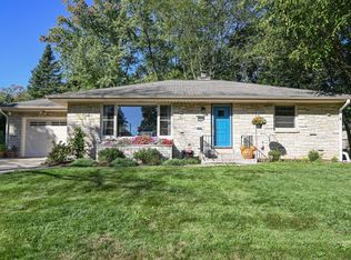 1661 N 118th St, Wauwatosa, WI 53226