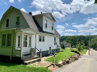 8 E Walnut St, Lowellville, OH 44436