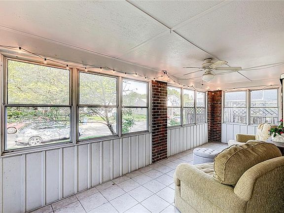 4th image of 6191 N Rosslyn Ave