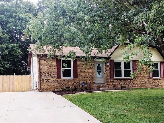 3rd image of 807 Benton Ct
