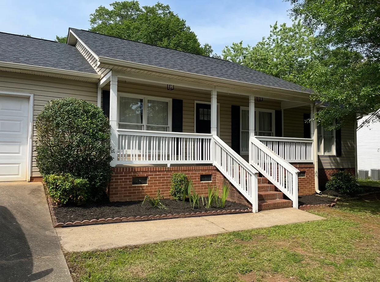 3 bed, 1429 sqft, $1,650 — Photo 1