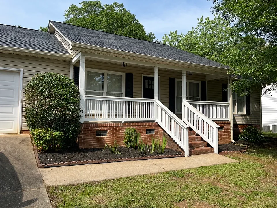 402 Mayfield Dr