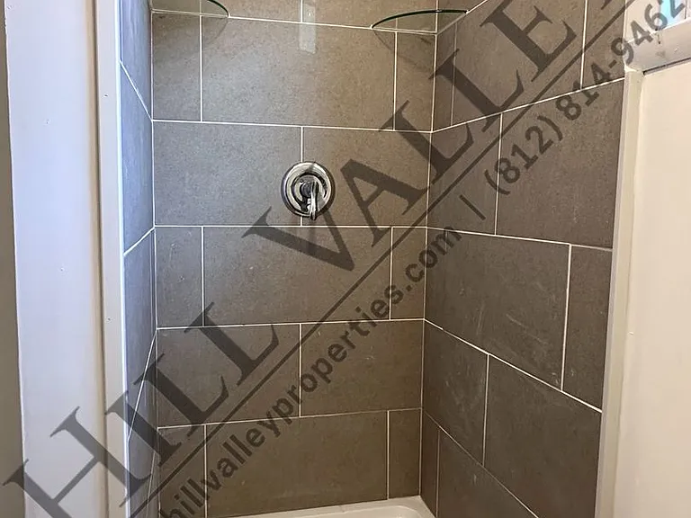 2325 S 8th St — Photo 8