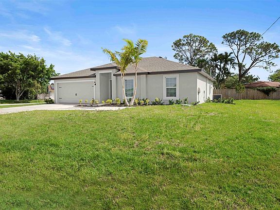 3rd image of 1021 SE Floresta Drive