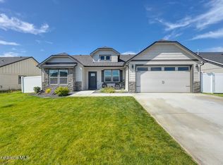 6152 W Lujack Way, Rathdrum, ID 83858