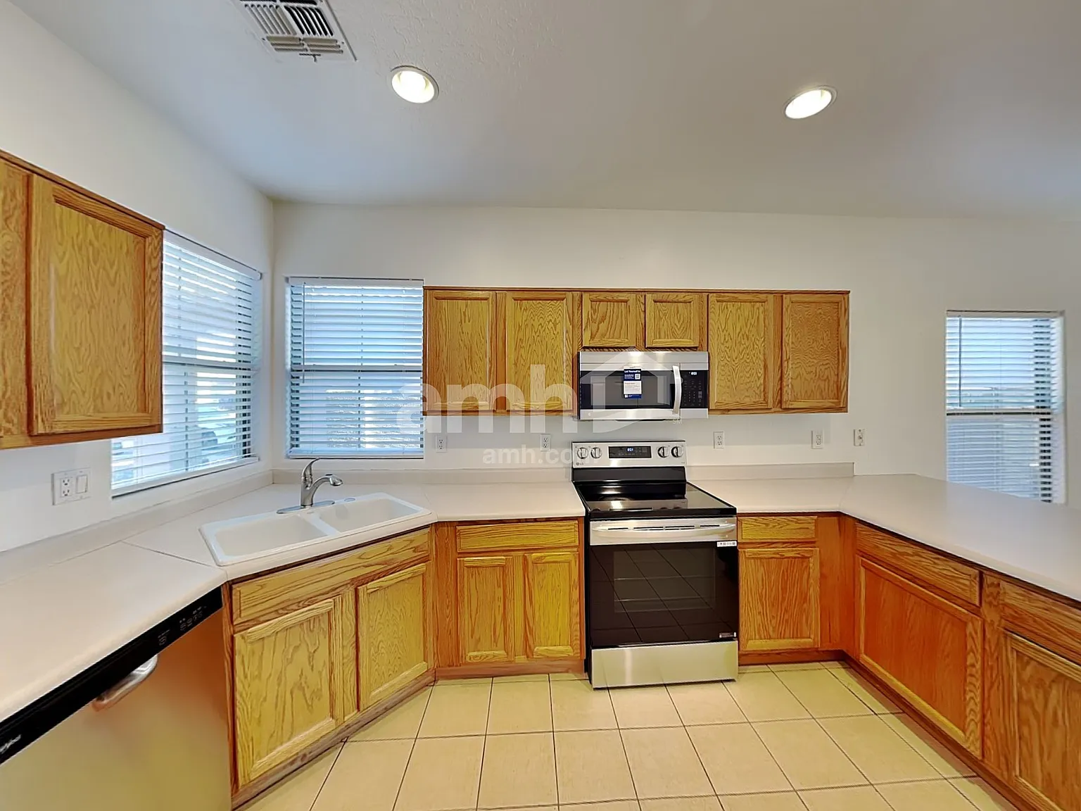 3 bed, 2.0 bath, 1375 sqft, $1,840 — Photo 4