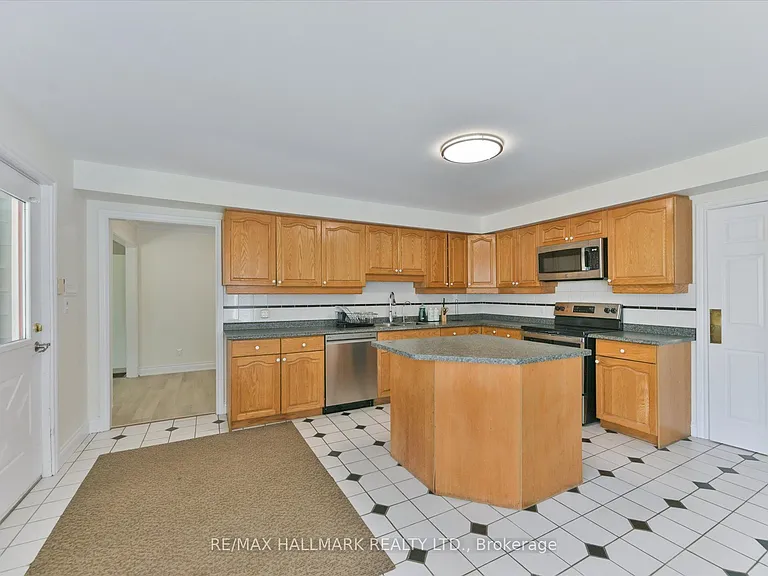 13918 Leslie St E — Photo 7