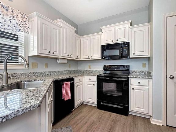 4th image of 1424 Silvergate Way