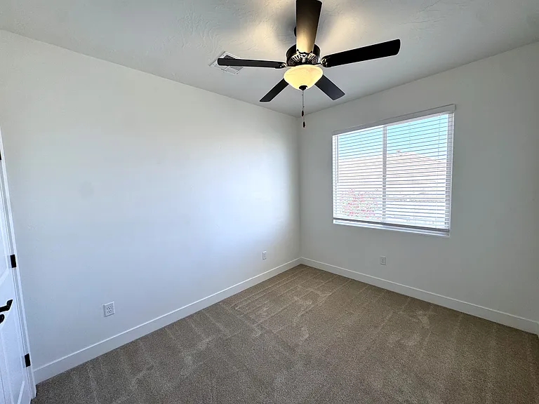 322 N 2480 W — Photo 14
