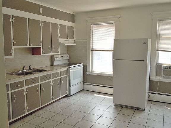 4th image of 94 Prince St