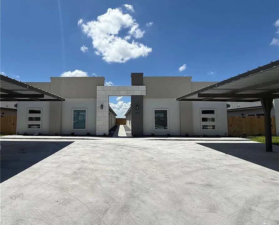1807 W Violet Dr