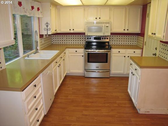 2nd image of 1015 SE Olympia Dr